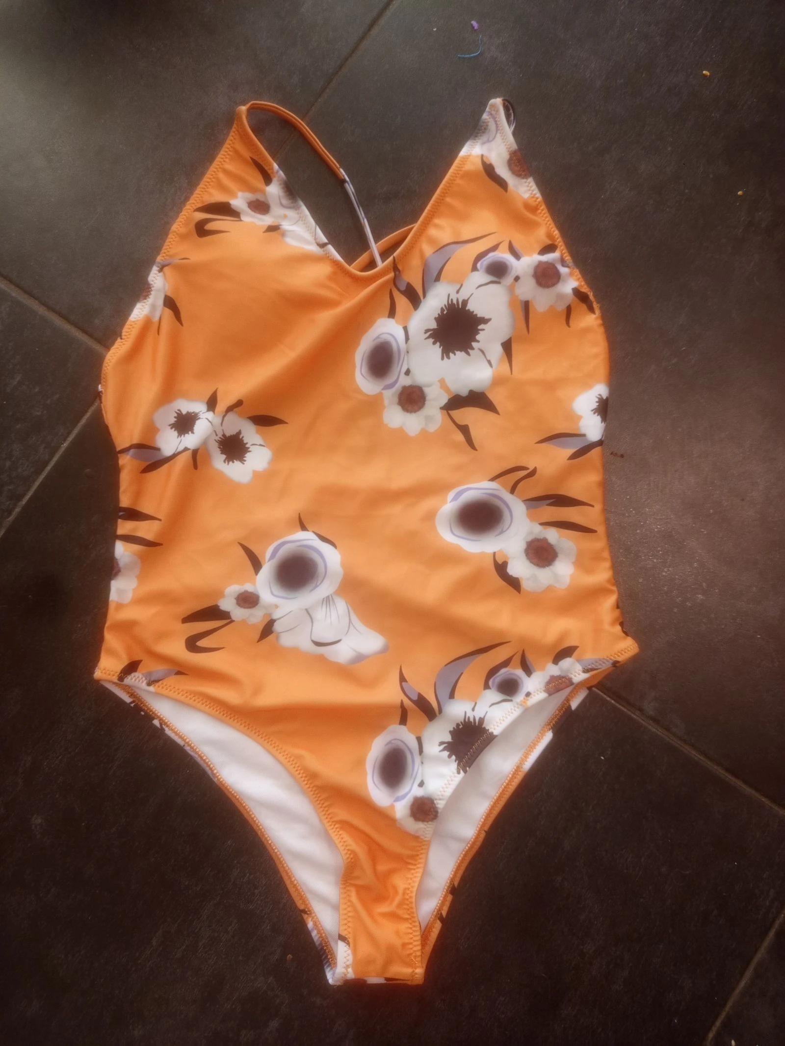 Maillot de bain une pièce orangé avec motifs fleurs